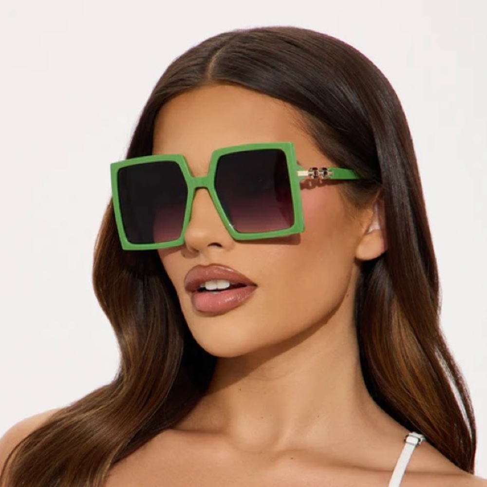 Sunny Gal Oversized Sunglasses NEW 🏷️